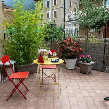 Baciati Dal Sole Romantico Vicino Alle Terme Di San Pellegrino